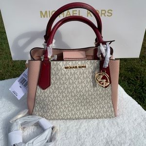 🧚‍♀️Michael kors Kimberly triple compartment🧚‍♀️